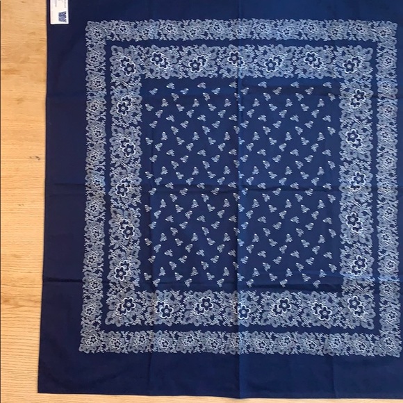 Hand printed Indigo tablecloth - Picture 2 of 3
